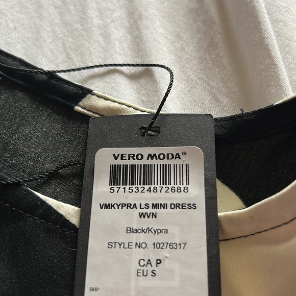 70's style Kypra Mini Dress - Picture 5 of 5